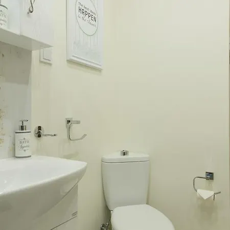 Theater Apt In The Heart Of