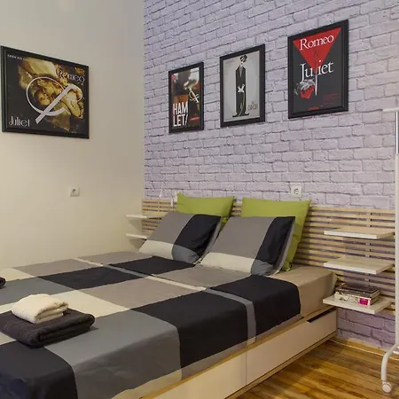 Apartment Theater Apt In The Heart Of *