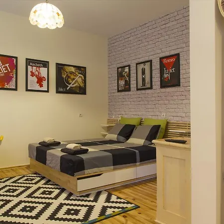 Theater Apt In The Heart Of